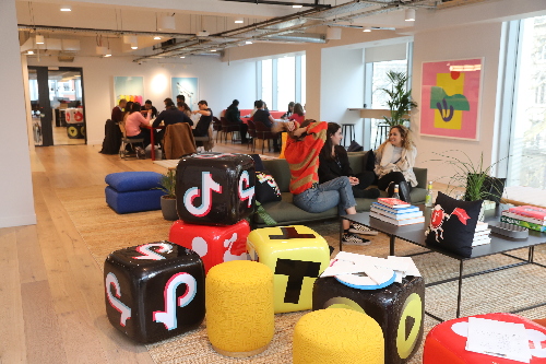 {百家樂}(字节跳动公司员工月薪大约有多少)